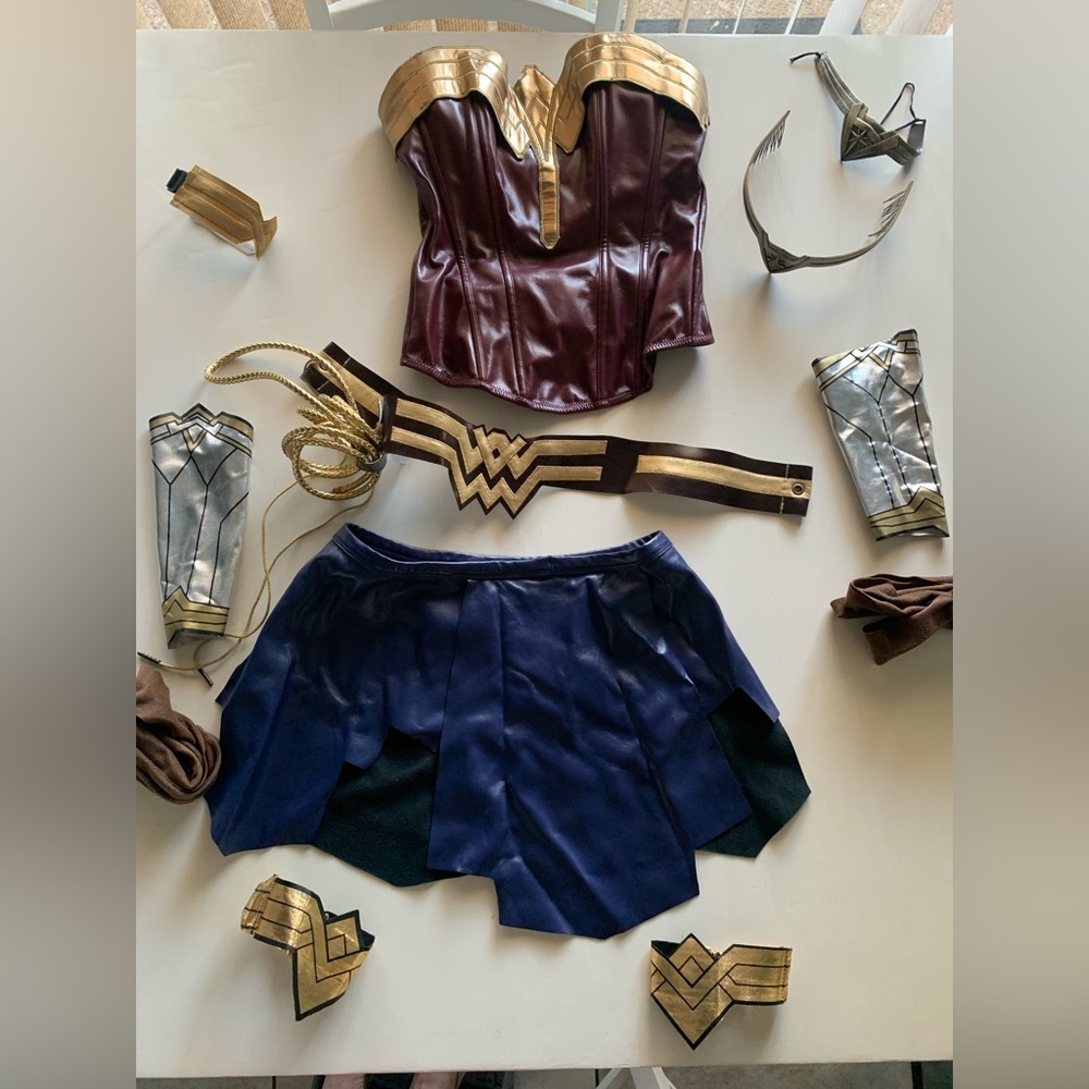 * WONDER WOMAN COSTUME -only worn once - GREAT DEAL !! size small women women’s